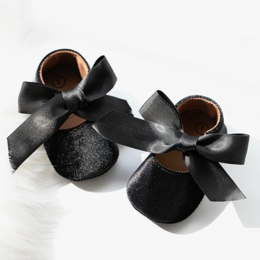 Baby girl black bow shoes (size 3-6 months)